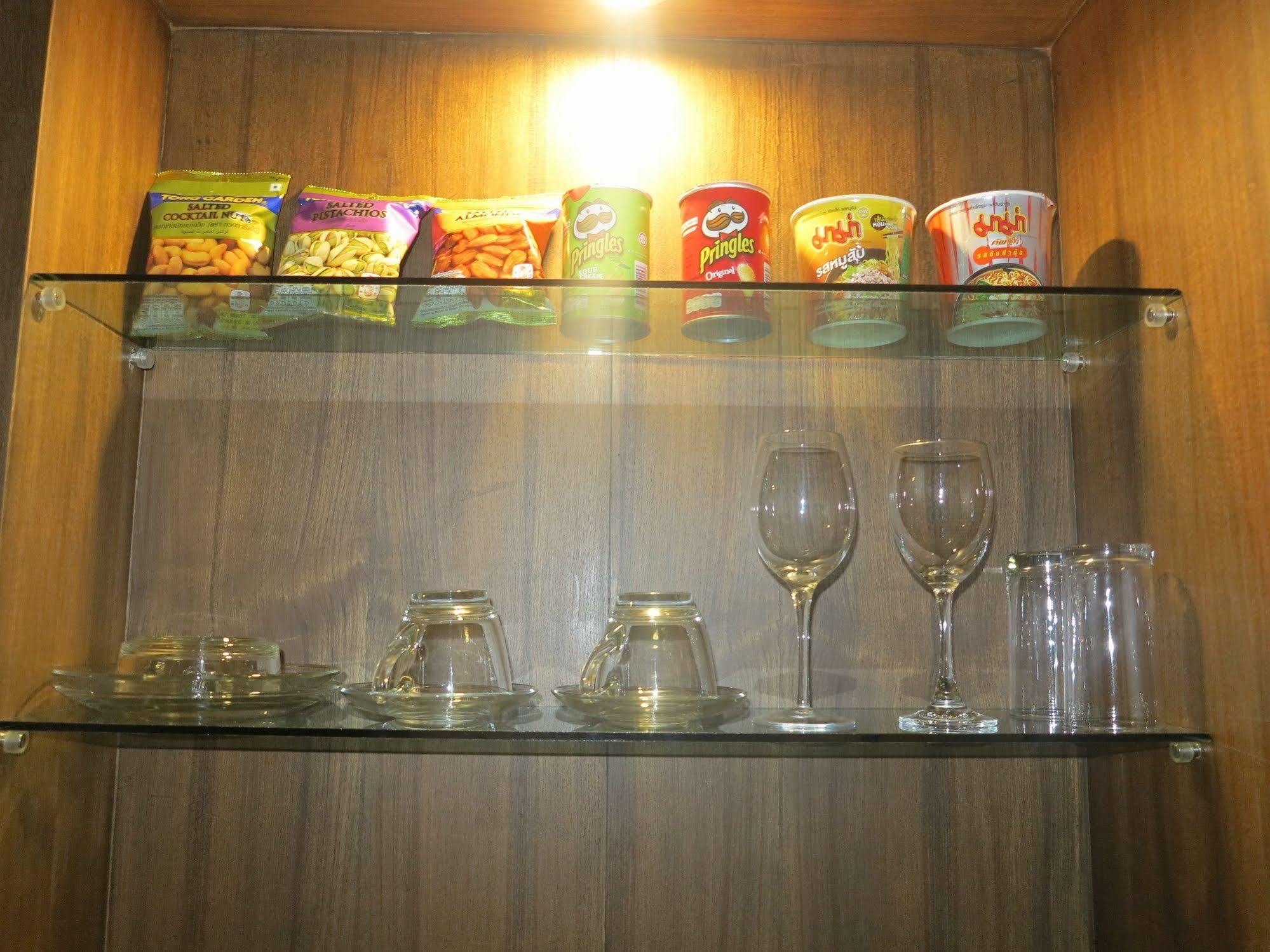 Baan Kata Maytha Karon Bagian luar foto