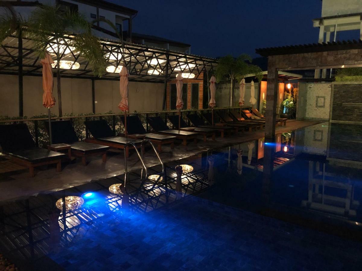 Baan Kata Maytha Karon Bagian luar foto